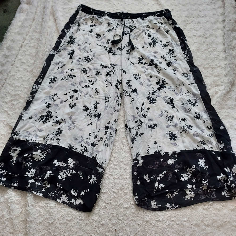 Simply Vera Vera Wang Boho Floral Rayon Wide Leg Pants Culottes Relaxed Fit Airy